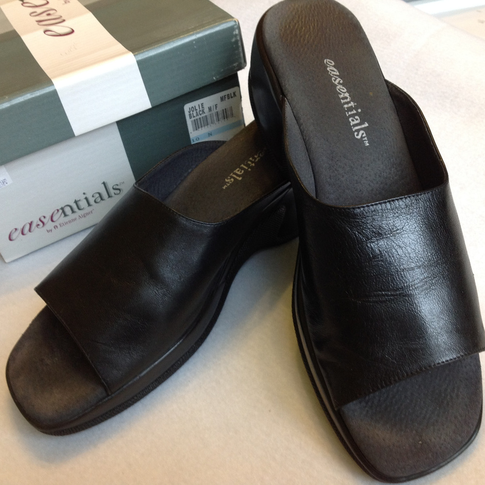 "Jolie" Easentials by Etienne Aigner Size 10 N
